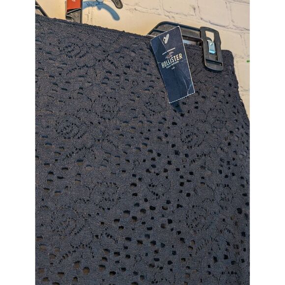 Hollister new lined lace mini skirt size small - Picture 2 of 4